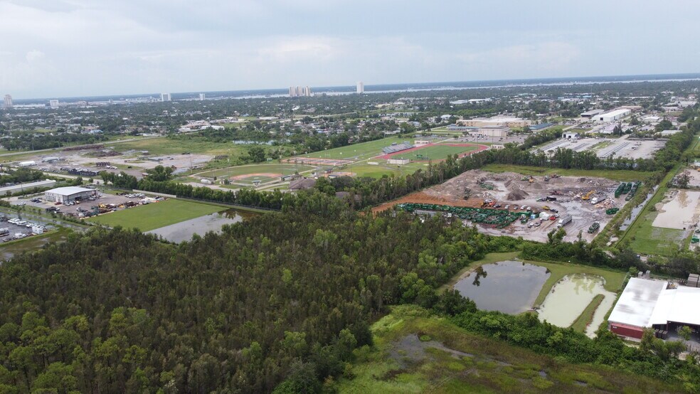 3960 Canal St, Fort Myers, FL à vendre - Photo du bâtiment - Image 3 de 3