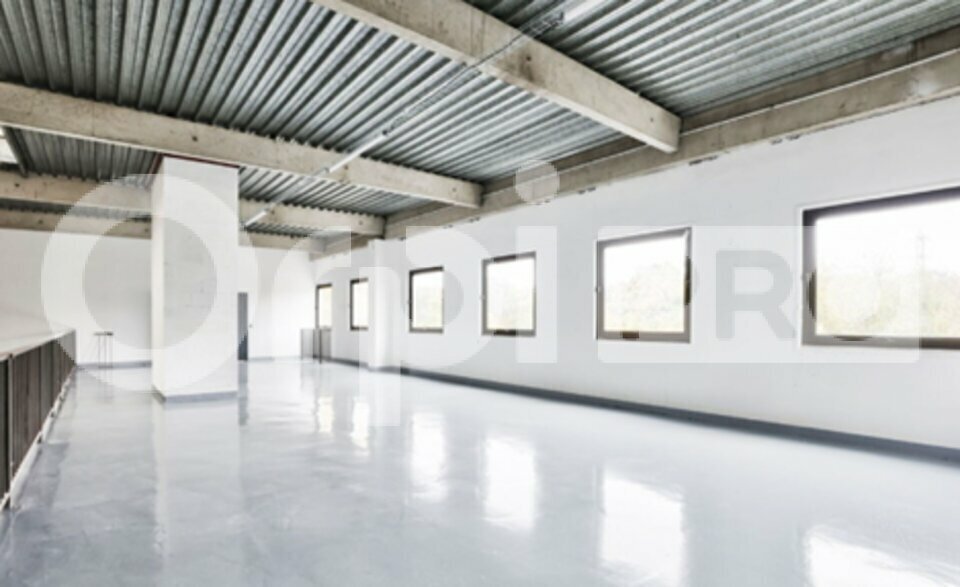 Flex in Lisses for lease - Interior Photo - Image 2 of 8