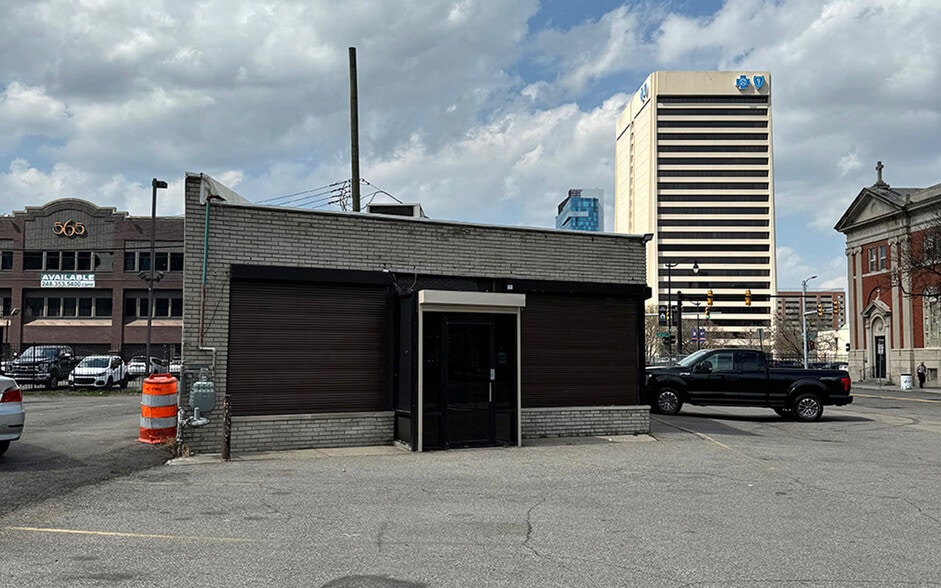 581 E Jefferson Ave, Detroit, MI à louer - Photo du bâtiment - Image 2 de 6