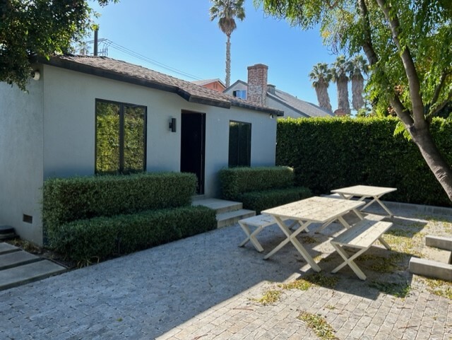 860 Brooks Ave, Venice, CA à louer - Photo du bâtiment - Image 1 de 11