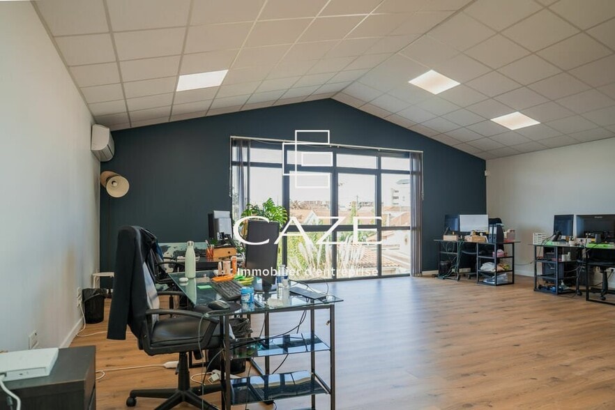 Office in Cenon for lease - Interior Photo - Image 3 of 7