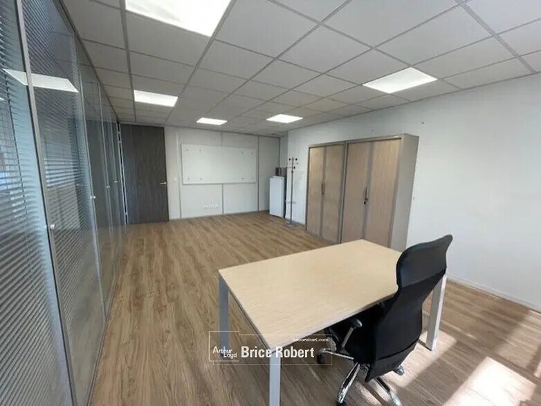 Bureau dans Bron à louer - Photo intérieure - Image 2 de 5