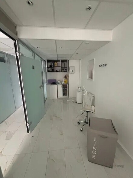 Commerce de détail dans Paris à louer - Photo du bâtiment - Image 2 de 8