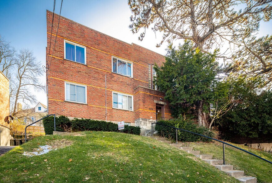 5206 Montgomery Rd, Cincinnati, OH à vendre - Photo du bâtiment - Image 2 de 17