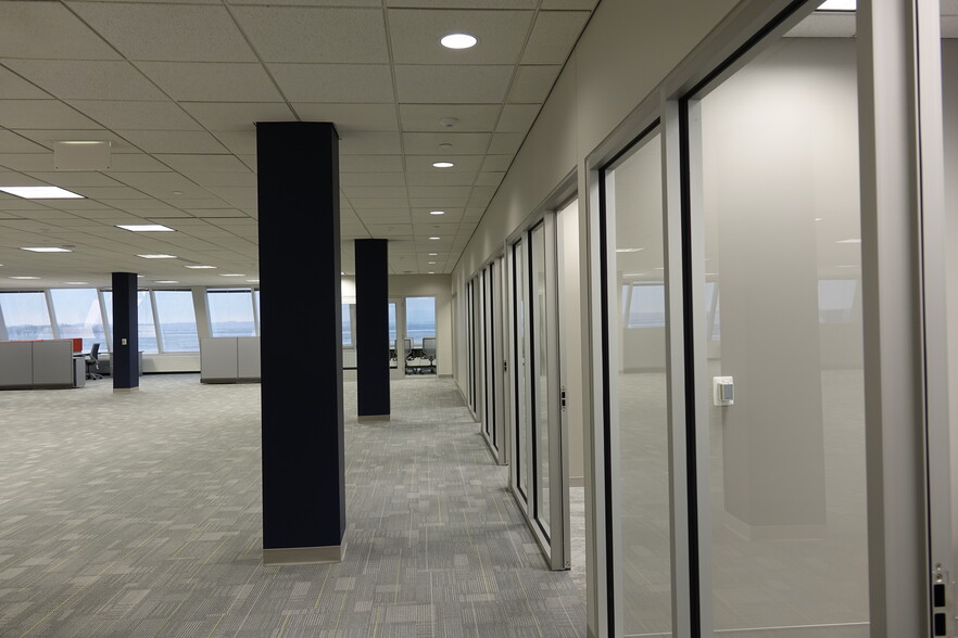 700 Terrace Point Rd, Muskegon, MI for lease - Interior Photo - Image 3 of 18