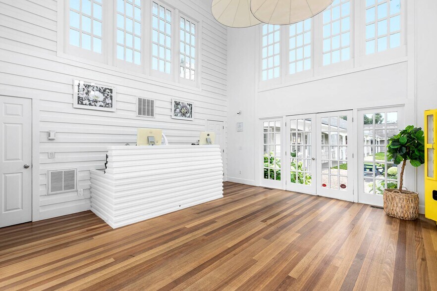 281 County Road 39A, Southampton, NY à vendre - Photo intérieure - Image 2 de 25