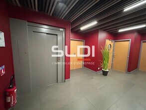 Office in Champagne-au-Mont-d'Or for lease Interior Photo- Image 1 of 23