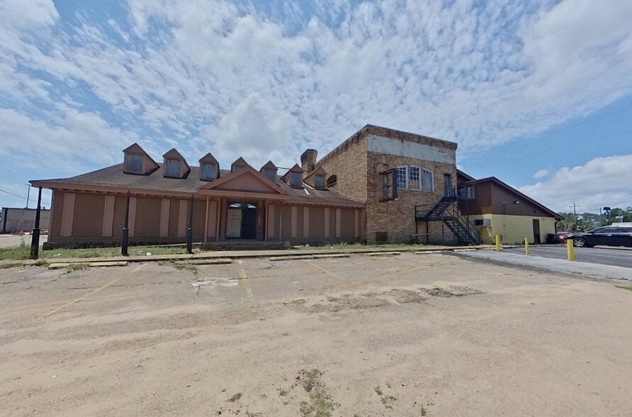 610 N Navy Blvd, Pensacola, FL à louer - Photo du bâtiment - Image 3 de 18
