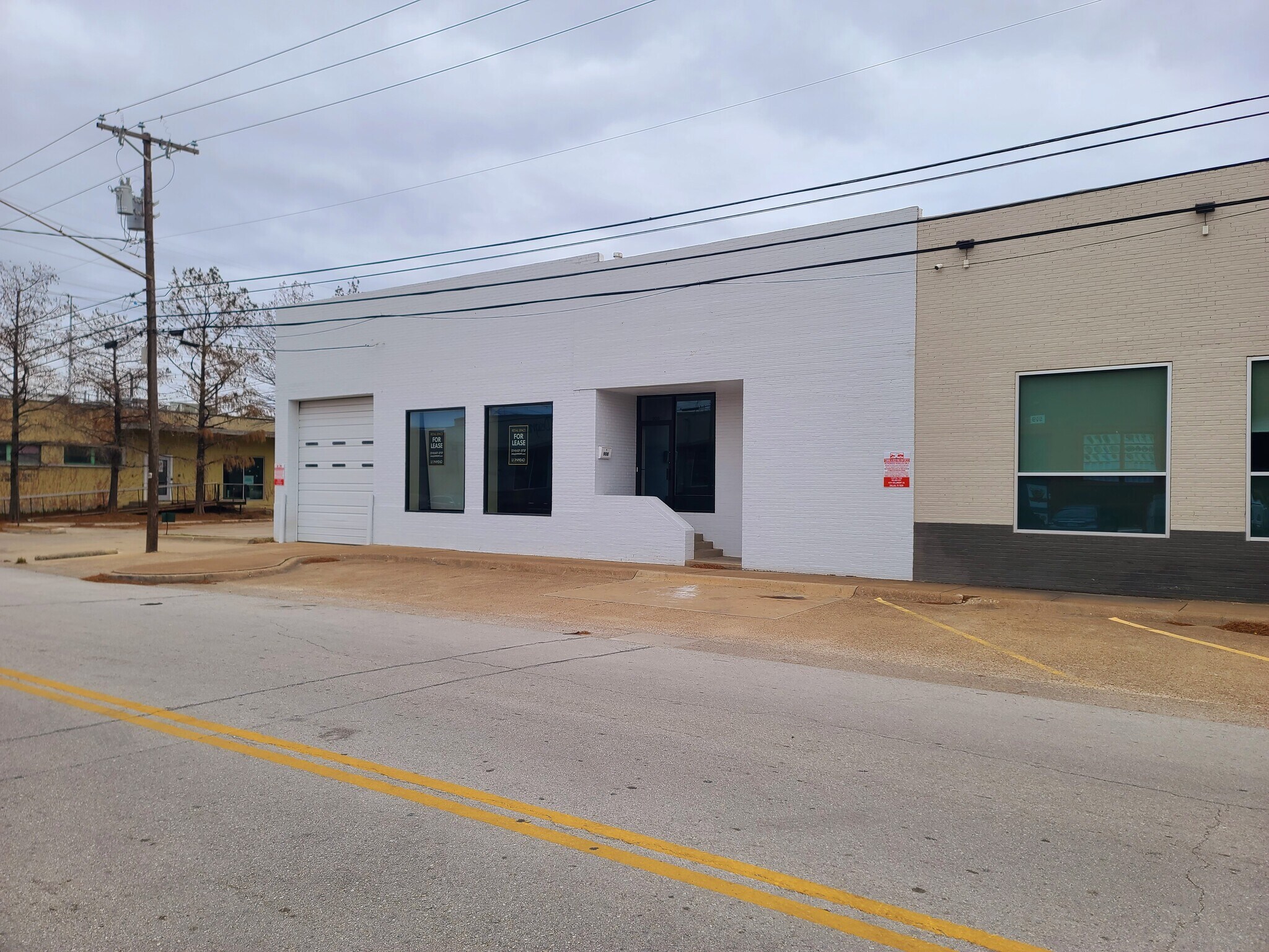 908 Dragon St, Dallas, TX à louer Photo du bâtiment- Image 1 de 4
