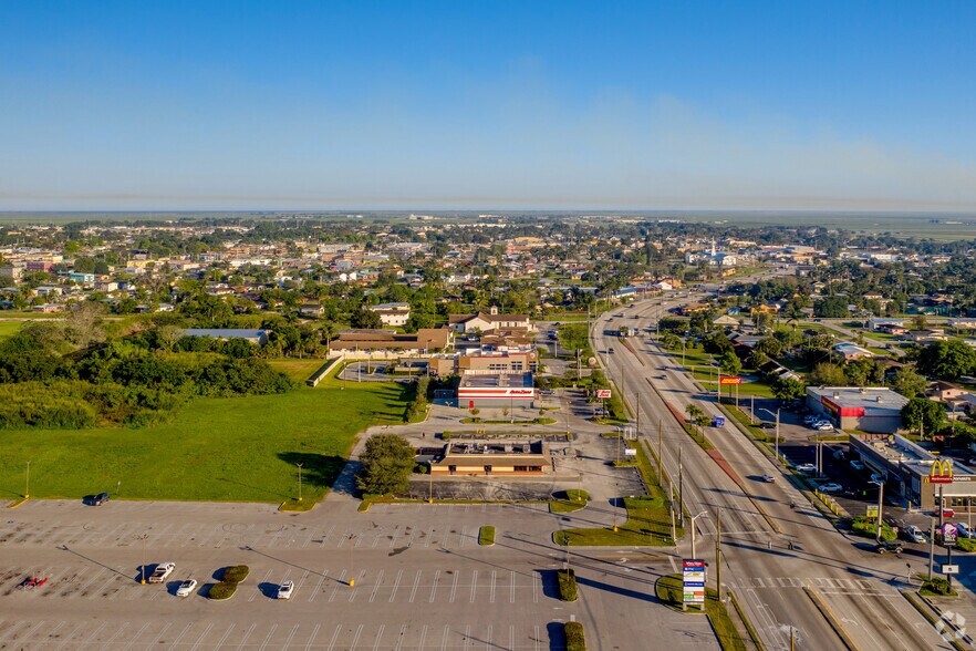 860 S Main St, Belle Glade, FL à louer - Photo du bâtiment - Image 2 de 4