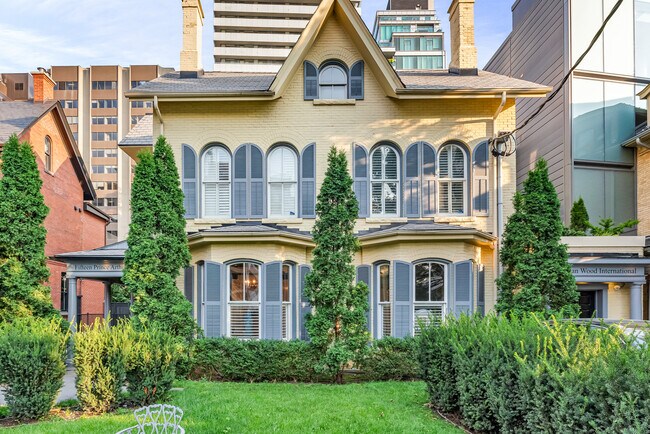 Plus de détails pour 15 Prince Arthur Ave, Toronto, ON - Bureau à louer