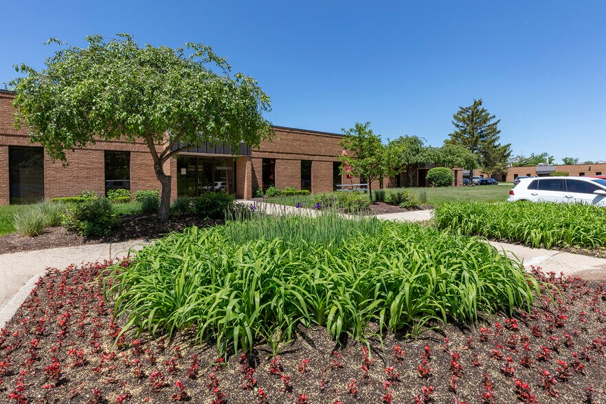 1500-1595 Eisenhower Pl, Ann Arbor, MI à louer - Photo du bâtiment - Image 1 de 7