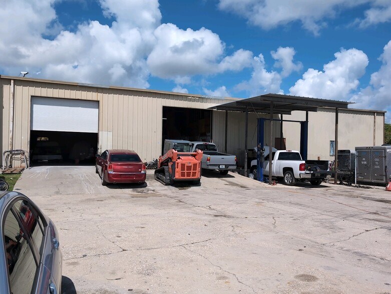 6445 33rd E st, Sarasota, FL à vendre - Photo du bâtiment - Image 3 de 11