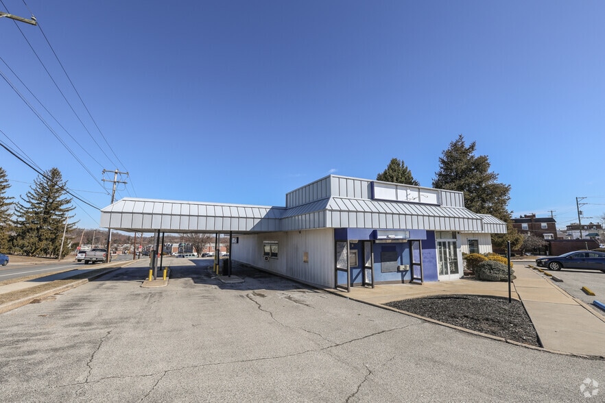 7133 Ridge Ave, Philadelphia, PA for lease - Primary Photo - Image 1 of 2