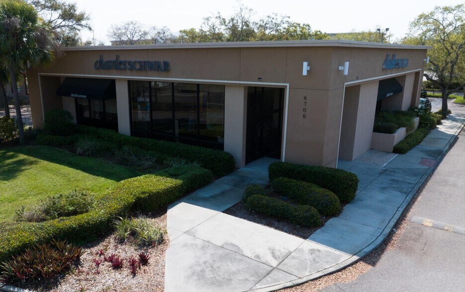 6700 22nd Ave N, Saint Petersburg, FL à vendre - Photo du bâtiment - Image 2 de 9