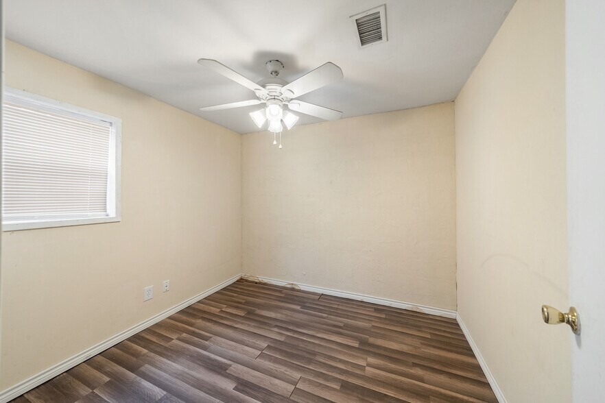 1425 State Highway 75 N, Huntsville, TX à louer - Photo du bâtiment - Image 3 de 26