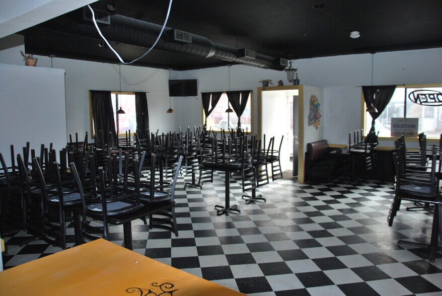 116 W Maple St, Slater, MO à vendre - Photo intérieure - Image 3 de 7