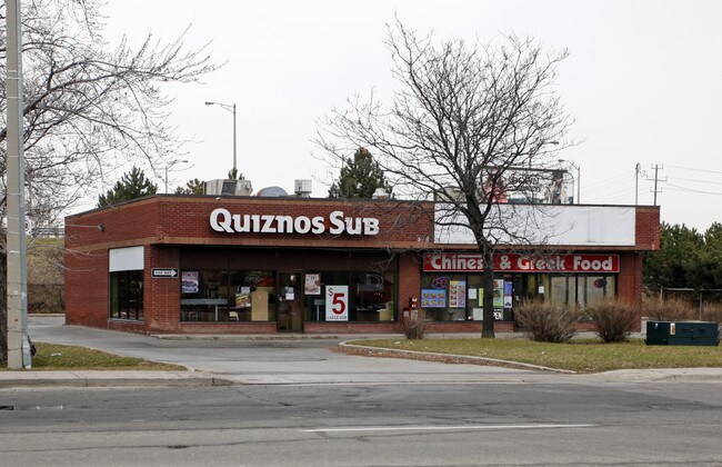 Plus de détails pour 374 Evans Ave, Toronto, ON - Commerce de détail à louer