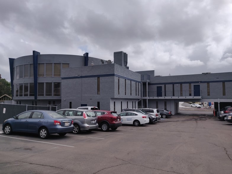 7484 University Ave, La Mesa, CA à louer - Photo du bâtiment - Image 2 de 4