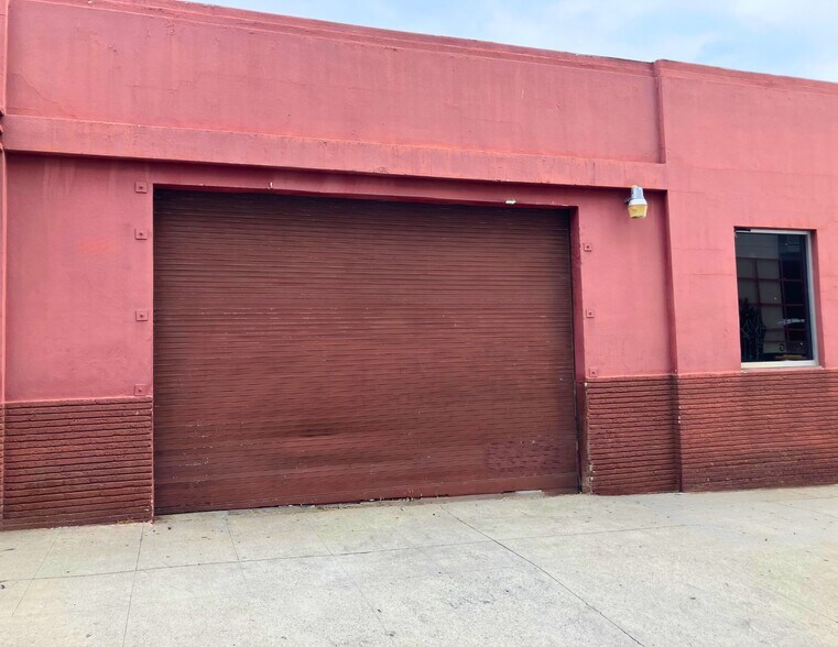 72 E Palm Ave, Burbank, CA à louer - Photo du bâtiment - Image 3 de 7