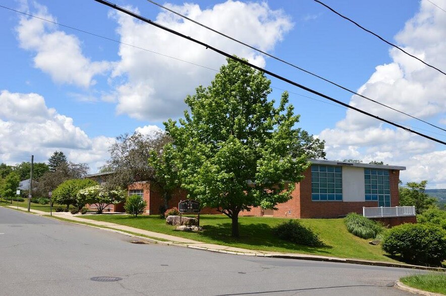 2300 Mahantongo St, Pottsville, PA à vendre - Photo du bâtiment - Image 2 de 33