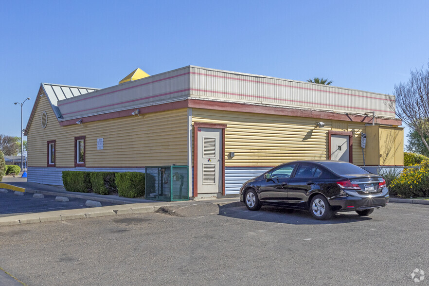 360 W Olive Ave, Merced, CA for lease - Building Photo - Image 2 of 12