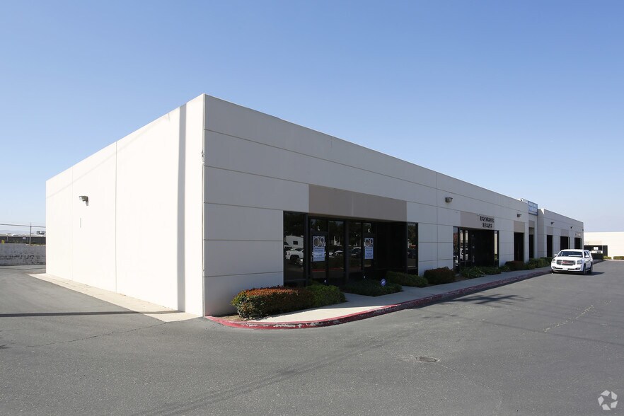 350 S Maple St, Corona, CA for lease - Building Photo - Image 1 of 4