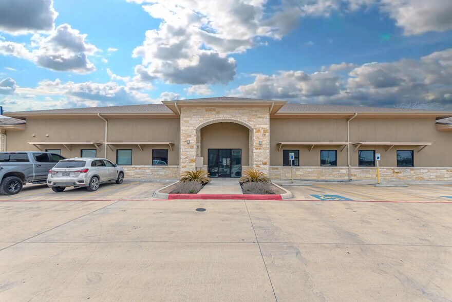 9026 Culebra Rd, San Antonio, TX à louer - Photo du bâtiment - Image 2 de 8