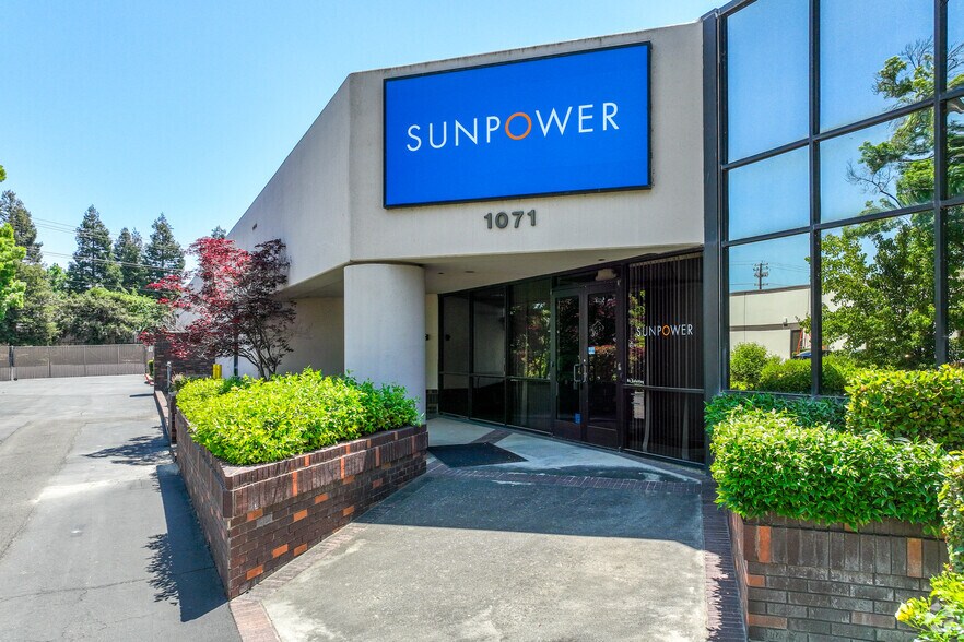 1071 Serpentine Ln, Pleasanton, CA à vendre - Photo du bâtiment - Image 3 de 7