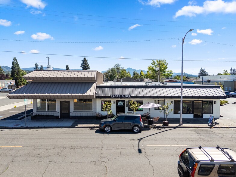 237 SE G St, Grants Pass, OR à vendre - Photo du bâtiment - Image 3 de 34