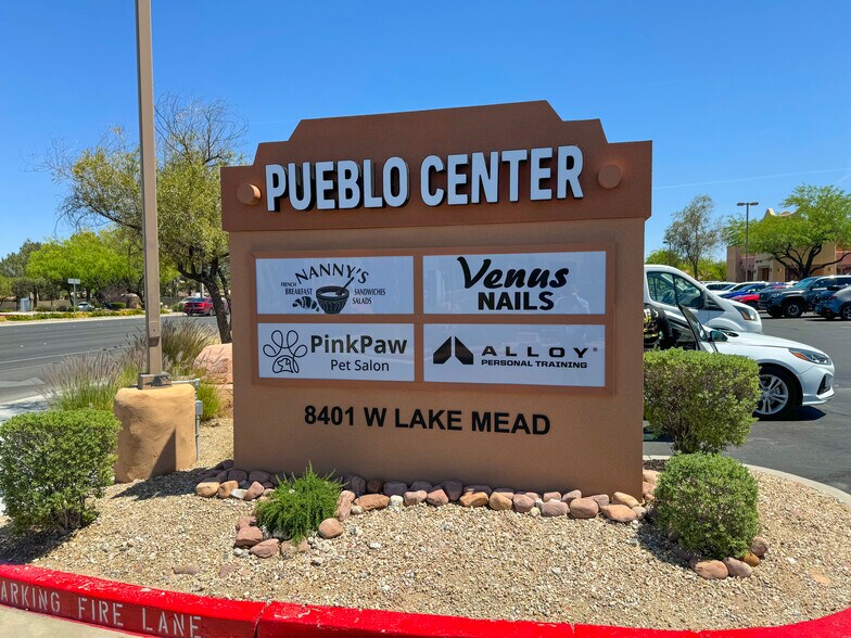 8401-8475 W Lake Mead Blvd, Las Vegas, NV à louer - Photo du bâtiment - Image 2 de 17