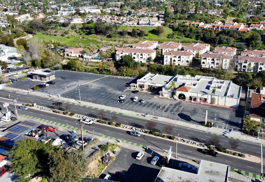 705-715 E Vista Way, Vista, CA for sale - Primary Photo - Image 1 of 7