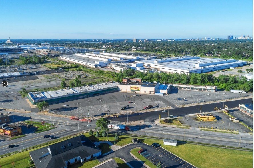 11854-11982 E Warren Ave, Detroit, MI à louer - Photo du bâtiment - Image 1 de 15