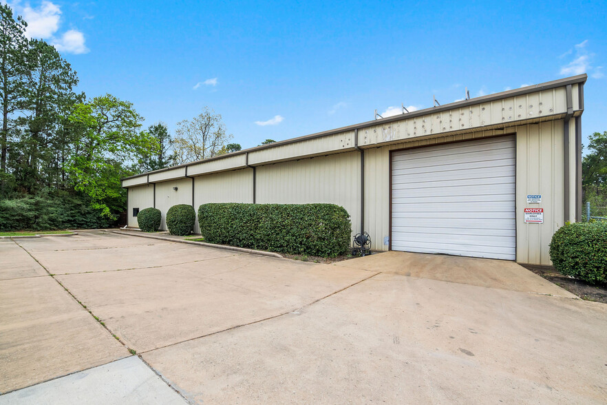 100 N FM 3083 Rd W, Conroe, TX à vendre - Photo du bâtiment - Image 1 de 1