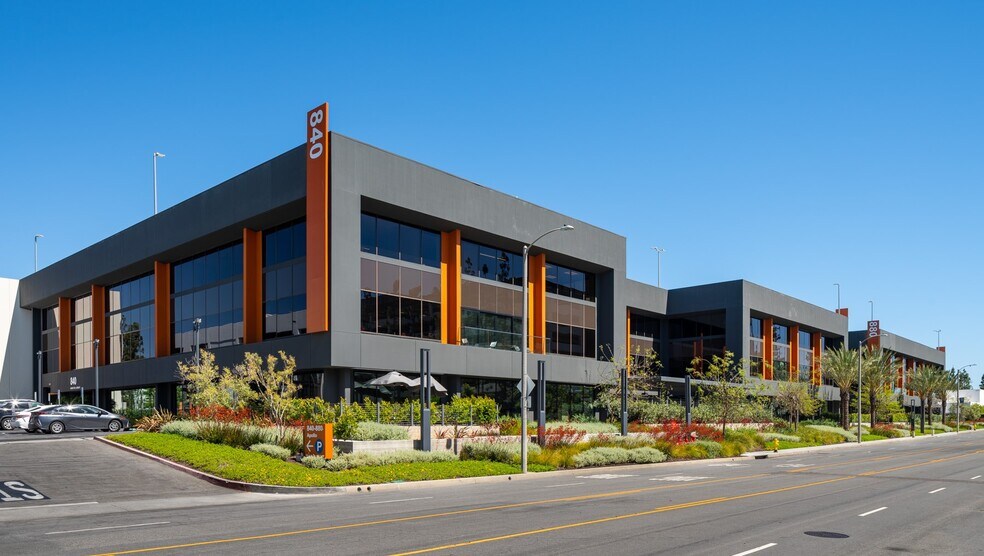 840 Apollo St, El Segundo, CA à louer - Photo du bâtiment - Image 2 de 10