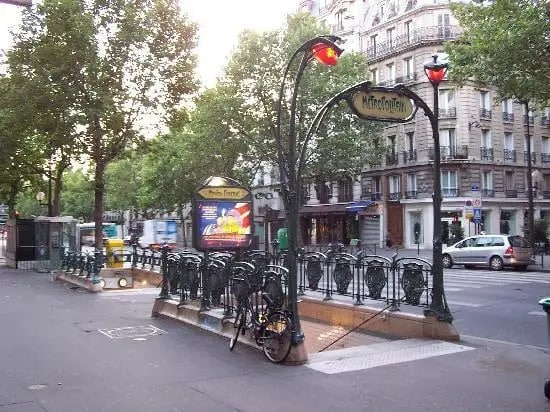 Retail in Paris for lease Building Photo- Image 1 of 6