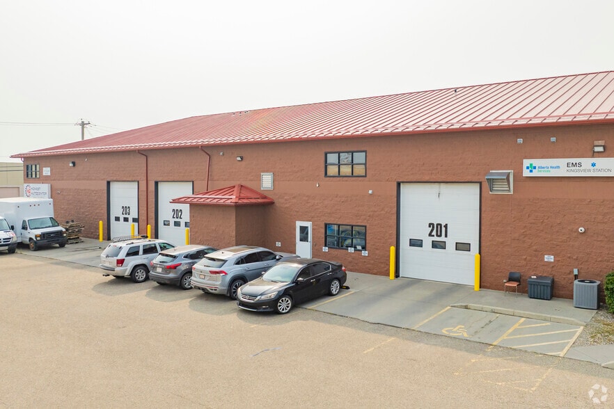 541 Kingsview Way SE, Airdrie, AB for lease - Building Photo - Image 3 of 5