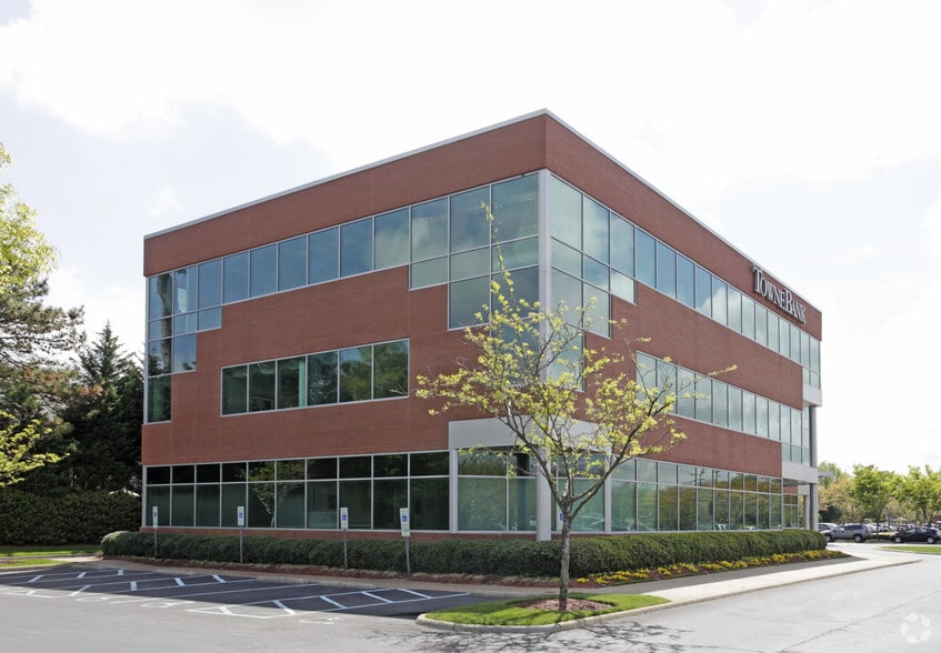 984 First Colonial Rd, Virginia Beach, VA à louer - Photo du bâtiment - Image 2 de 10