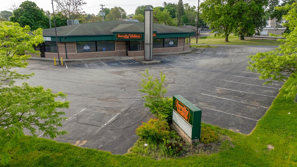 76 East Ave, Lockport, NY for lease - Building Photo - Image 2 of 8