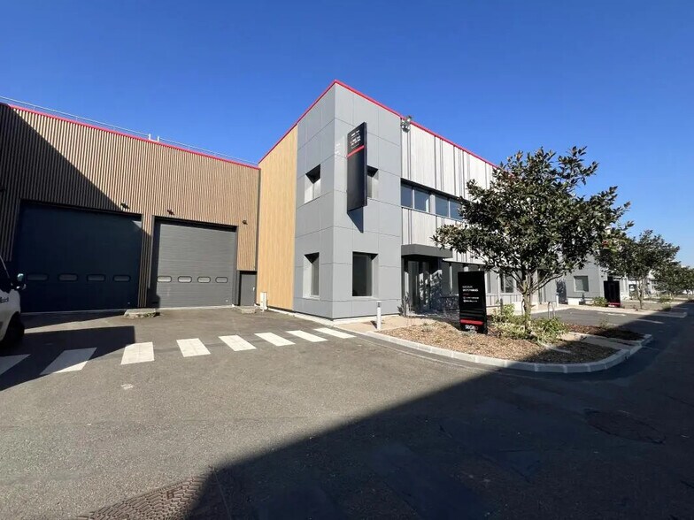 157 Avenue Charles Floquet, Le Blanc-Mesnil à louer - Photo du bâtiment - Image 1 de 6