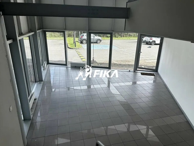 Office in Toulouse for lease - Lobby - Image 3 of 10