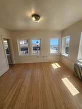 301 N Franklin St, Port Washington, WI à louer Photo intérieure- Image 2 de 5