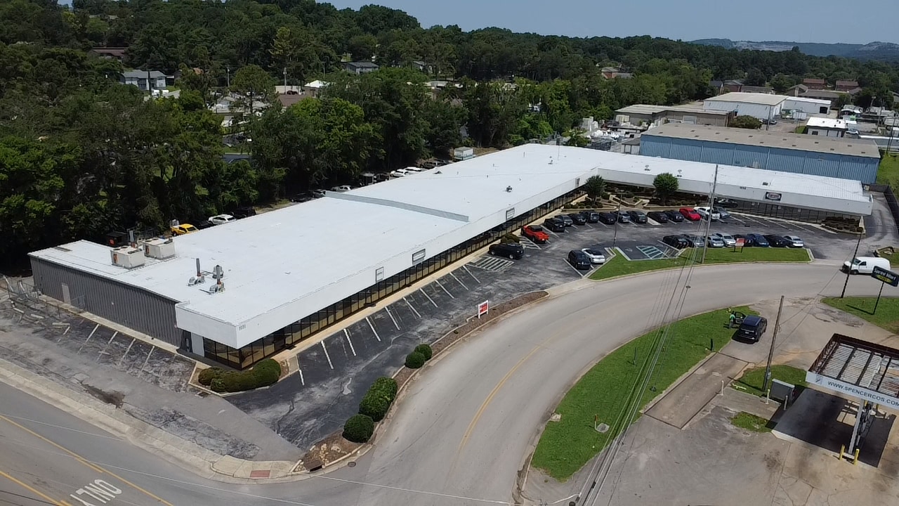1031-1035 Putman Dr, Huntsville, AL for lease Primary Photo- Image 1 of 9