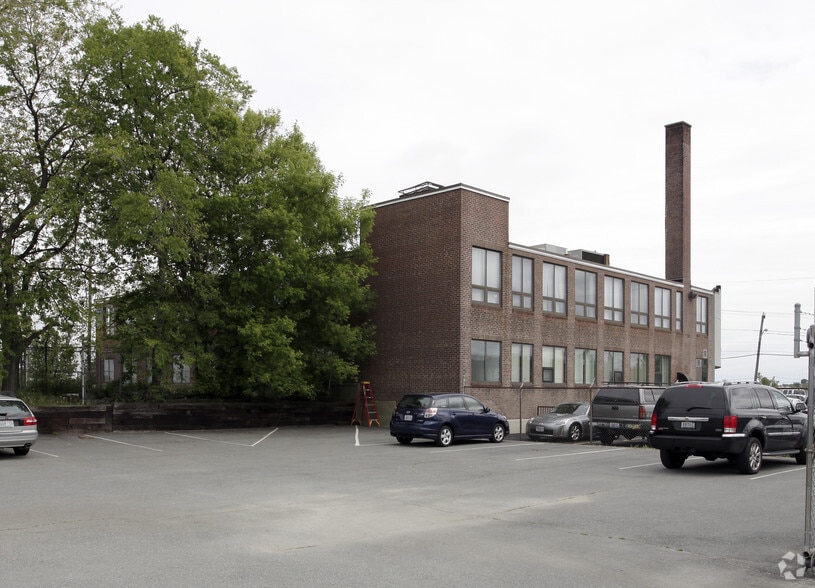 49 Pavilion Ave, Providence, RI à louer - Photo du bâtiment - Image 2 de 9