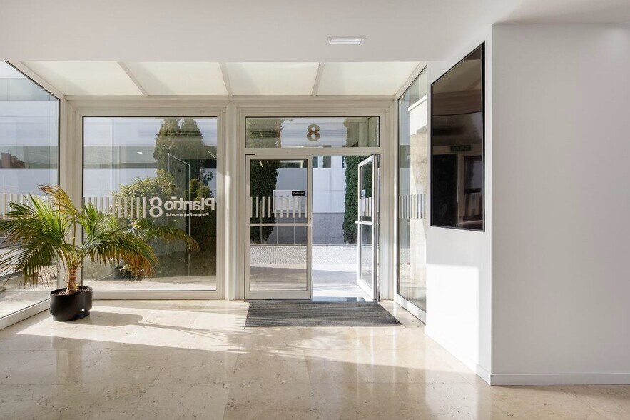 Calle de Ochandiano, 6, Madrid, Madrid à louer - Photo du bâtiment - Image 2 de 11