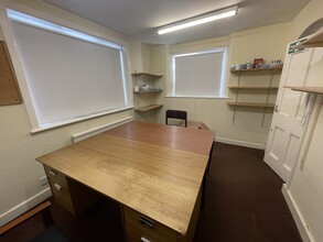 121 Albert St, Fleet for lease Interior Photo- Image 2 of 3