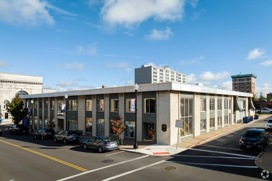 56-58 Main St, Lockport, NY for lease - Building Photo - Image 1 of 6