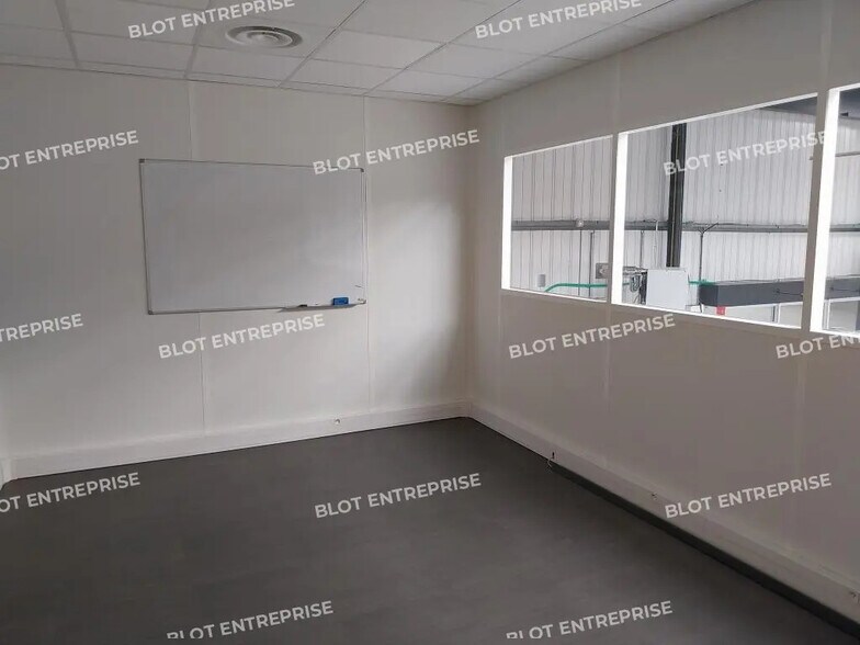 Industriel dans Nantes à louer - Photo du bâtiment - Image 1 de 8