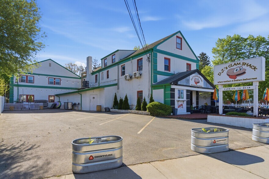 134 New York Ave, Huntington, NY à vendre - Photo du bâtiment - Image 2 de 9
