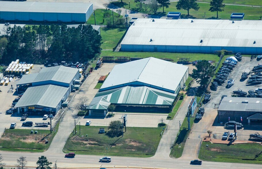 13901 Highway 105 W, Conroe, TX à vendre - Photo du bâtiment - Image 1 de 4